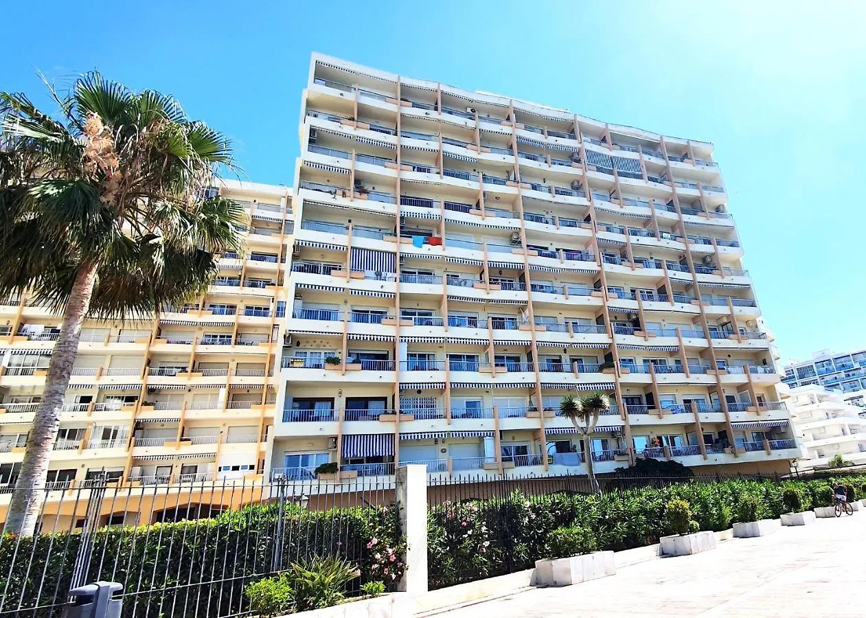 Diana 808 South-Facing Beachfront Studio With Amazing Sea Views ماربيا