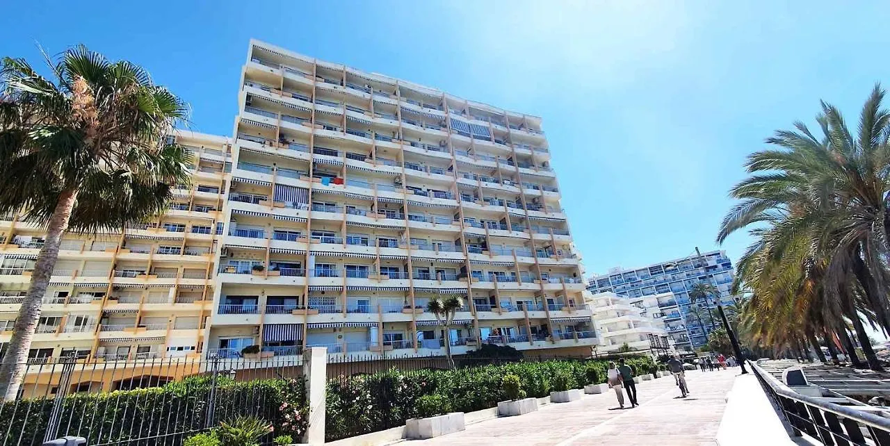 Diana 808 South-Facing Beachfront Studio With Amazing Sea Views ماربيا