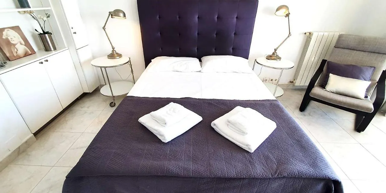 Diana 808 South-Facing Beachfront Studio With Amazing Sea Views ماربيا شقة