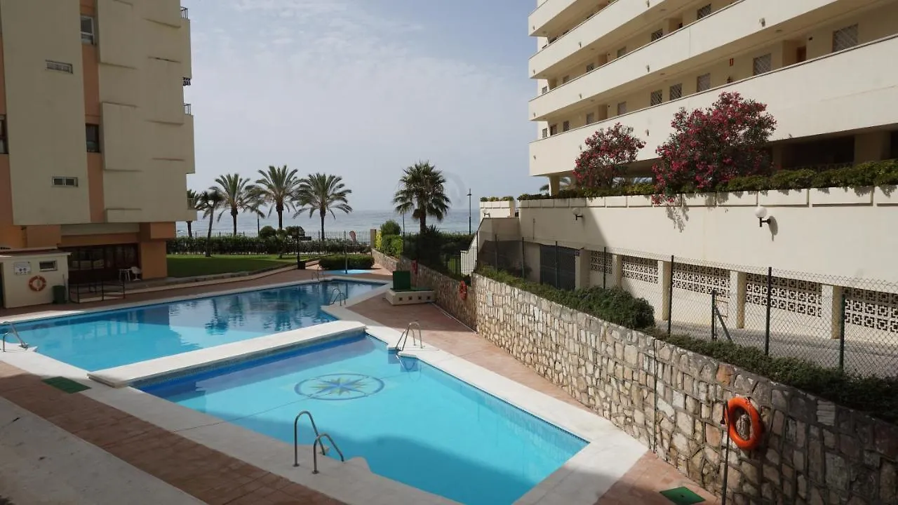 Diana 808 South-Facing Beachfront Studio With Amazing Sea Views ماربيا